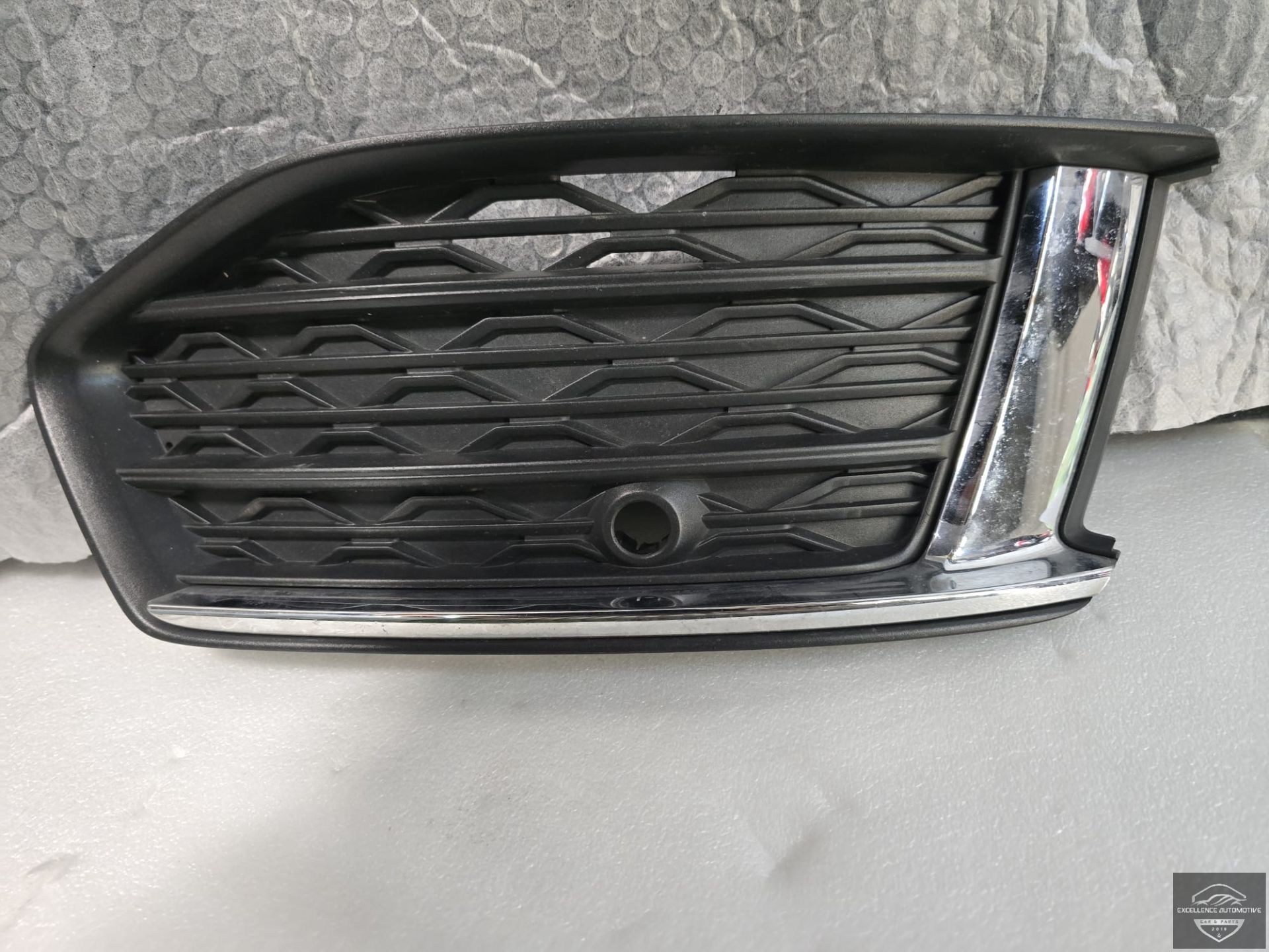 Audi A6 C8 4K S-Line Voorbumper Rooster Rechts 4K0807682C