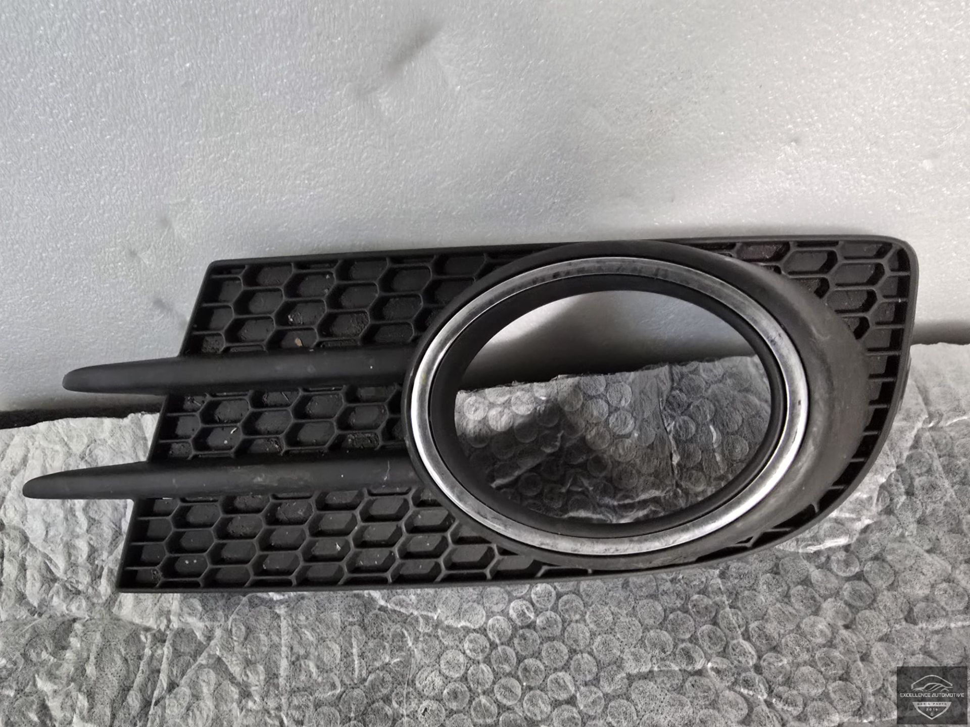 VW Tiguan 5N 2011-2016 Voorbumper Rooster Links 5N0853665H