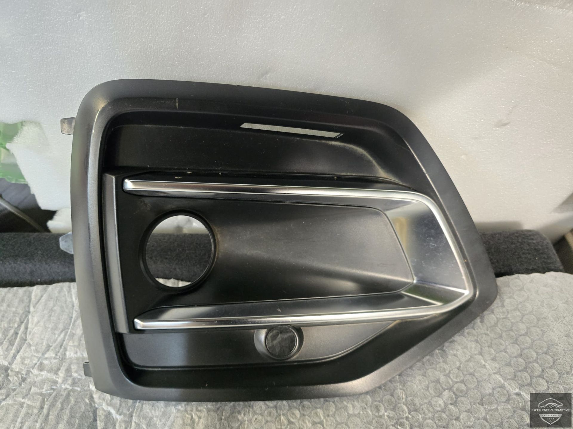 Audi Q5 80A Facelift Voorbumper Rooster Rechts 80A807682W