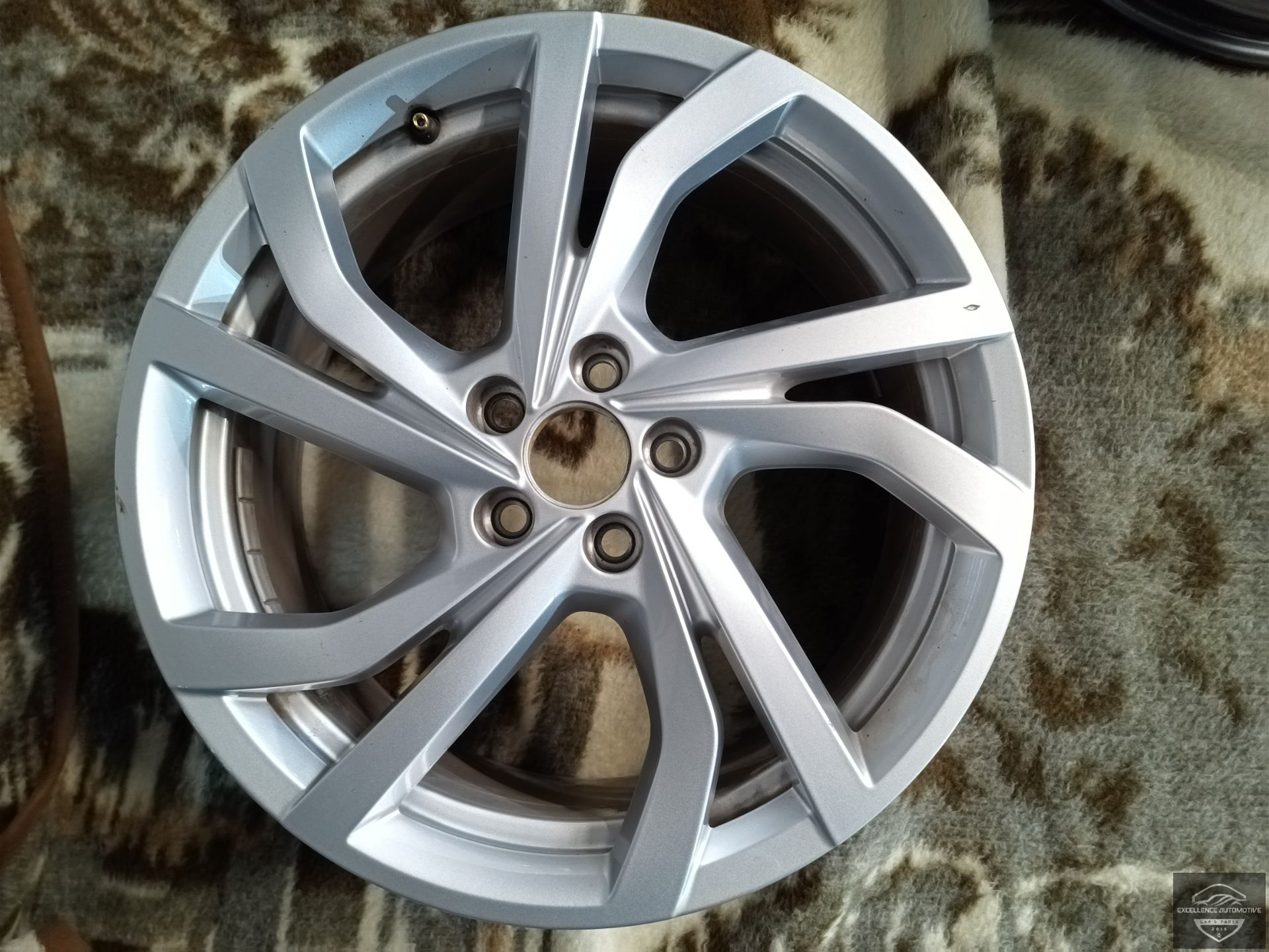 VW Polo 2G Facelift Tortosa 17 Zoll Felge 2G0601025BA Original!