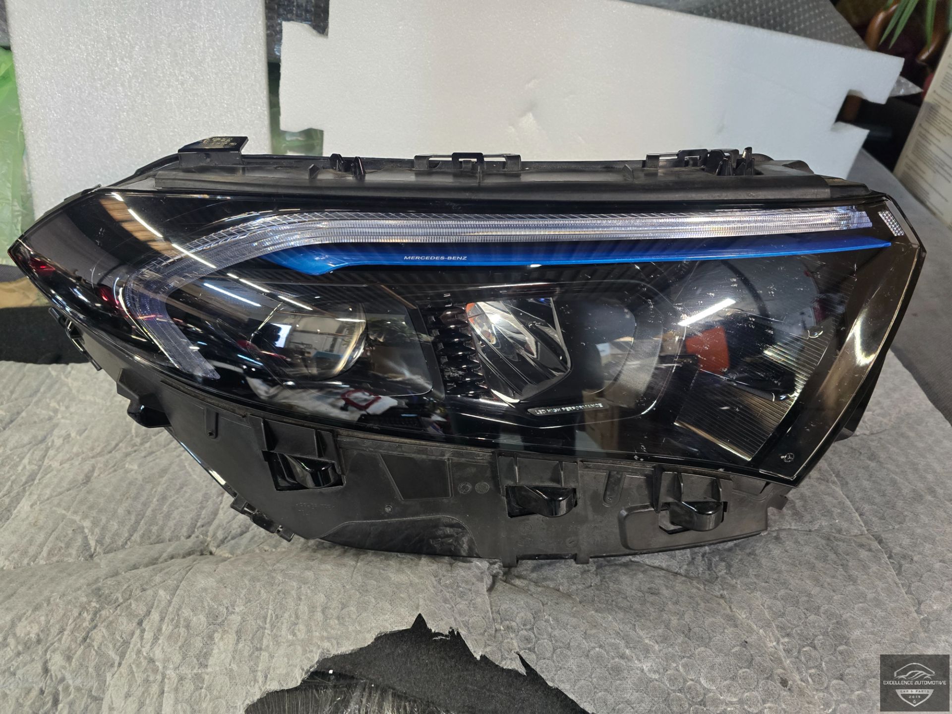 Mercedes EQA Hochleistungsscheinwerfer rechts A2439069000