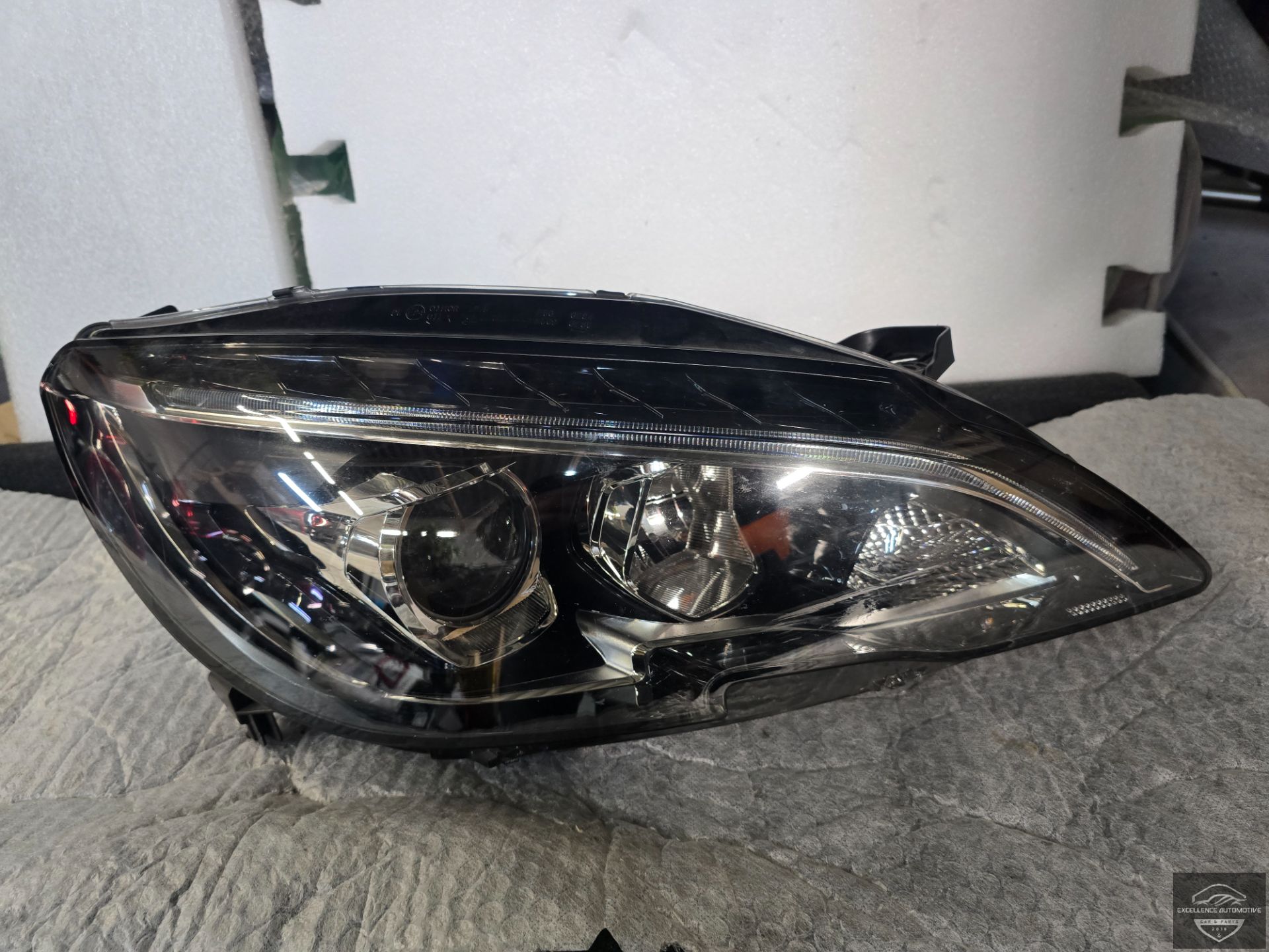 Peugeot 308 T9 Facelift 2019+ LED Koplamp Rechts 9816990580