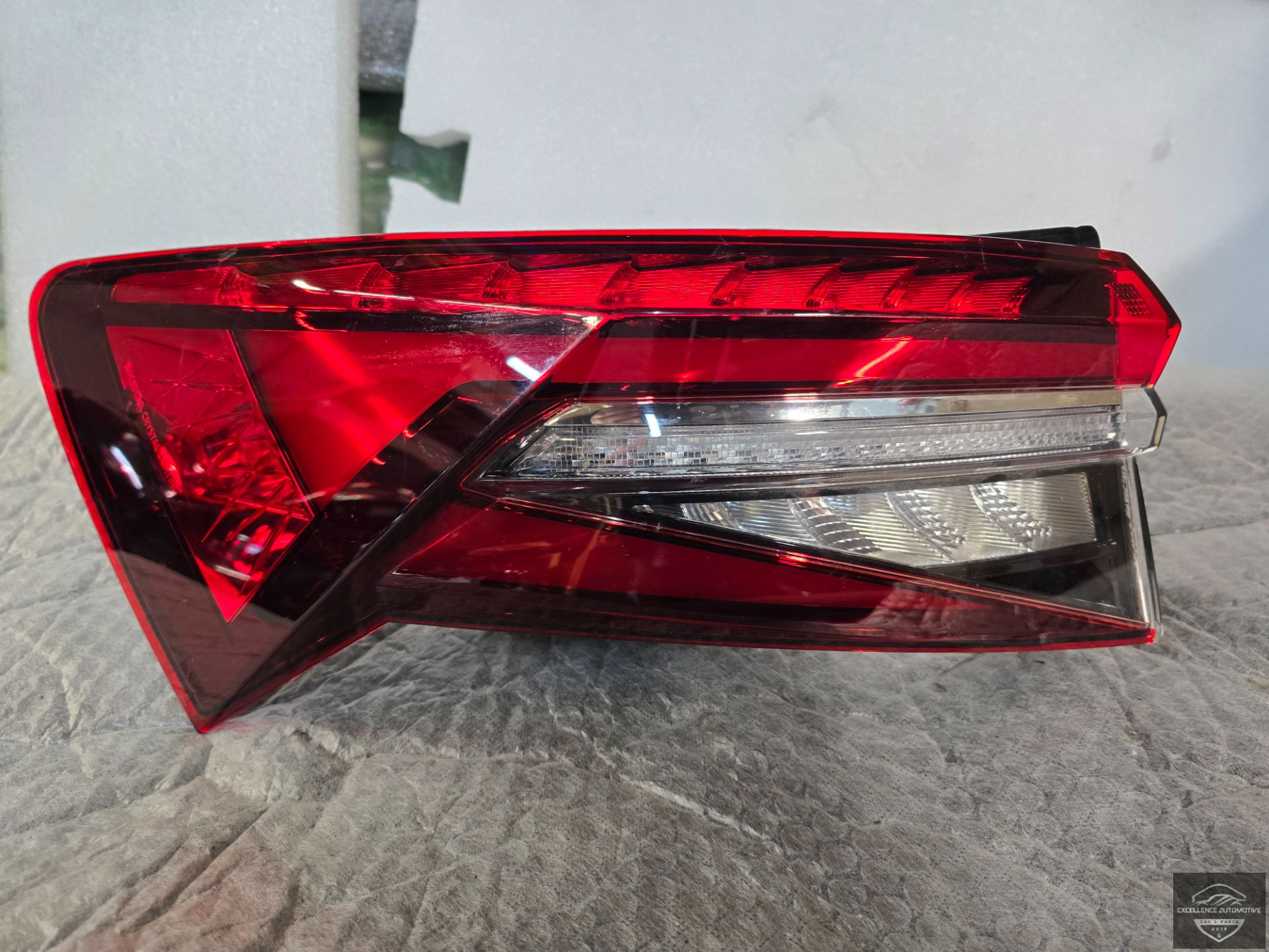 Skoda Kodiaq Facelift 2021+ LED-Rückleuchte links 565945207B