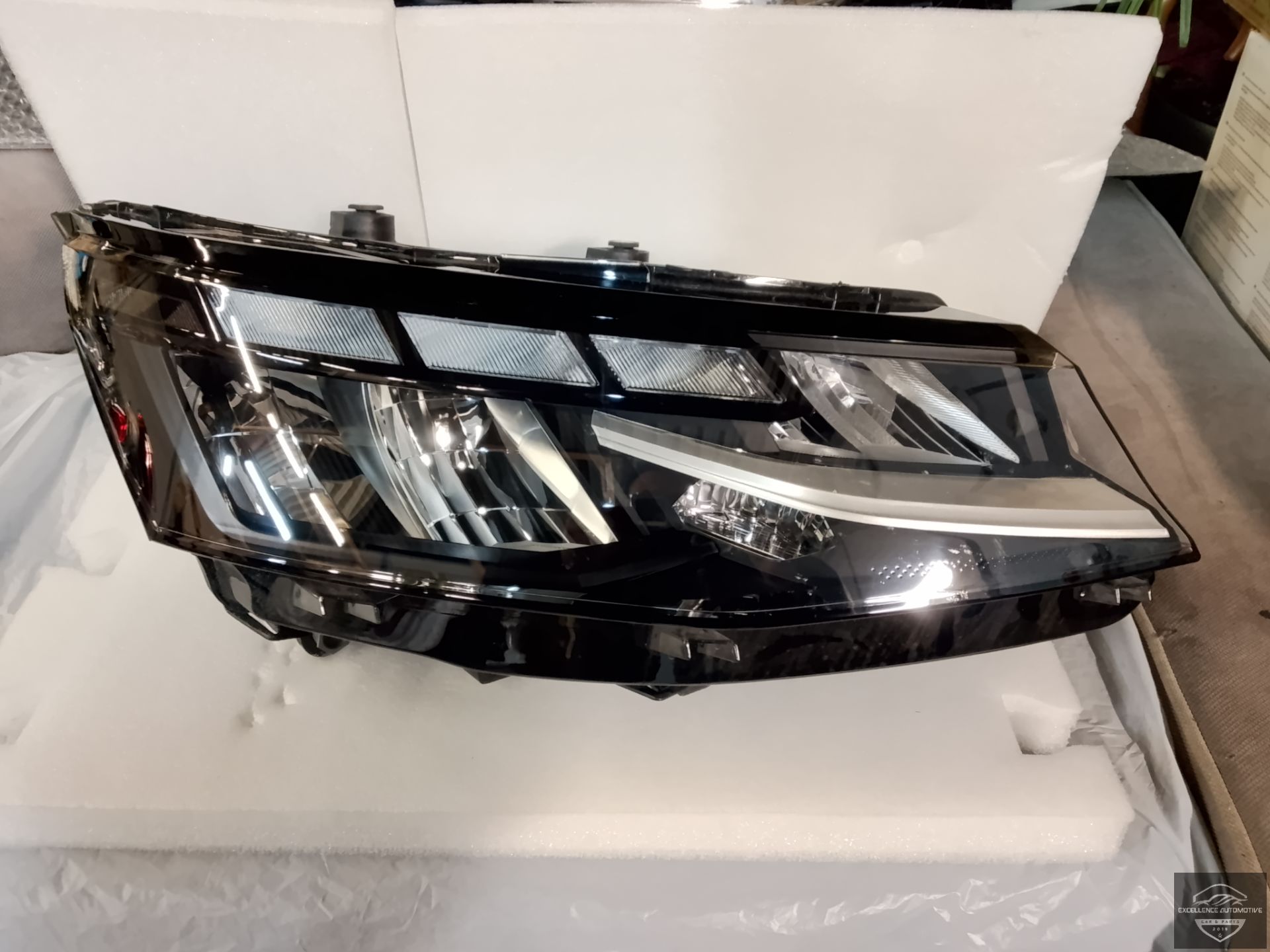 Phare avant droit Full LED pour VW Multivan T7 2022+ 7T1941036AE