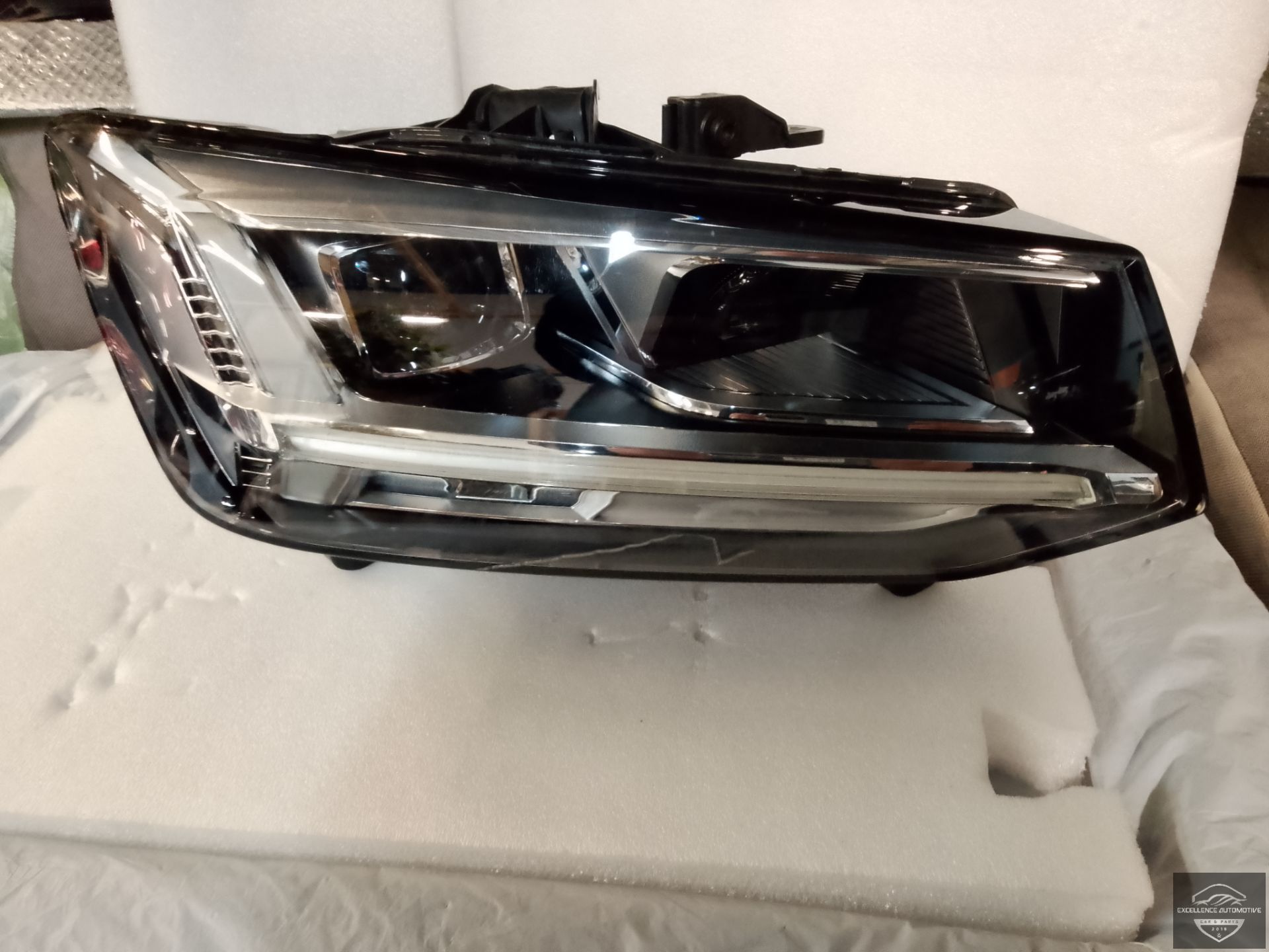 Audi Q2 81A Facelift 2020+ Vol LED Koplamp Rechts 81A941034