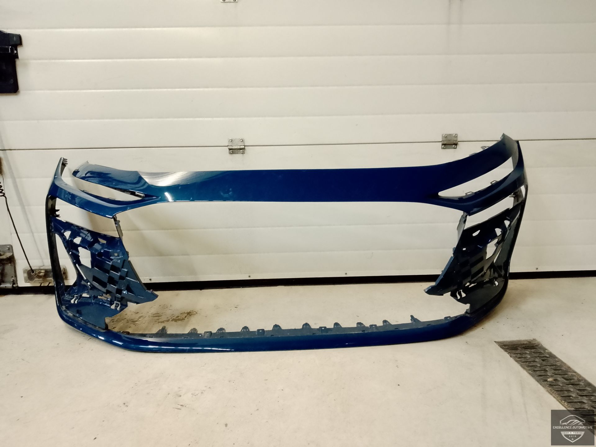 Audi A6 C9 E-Tron 2024+ Voorbumper Bumper 6xPDC Origineel!