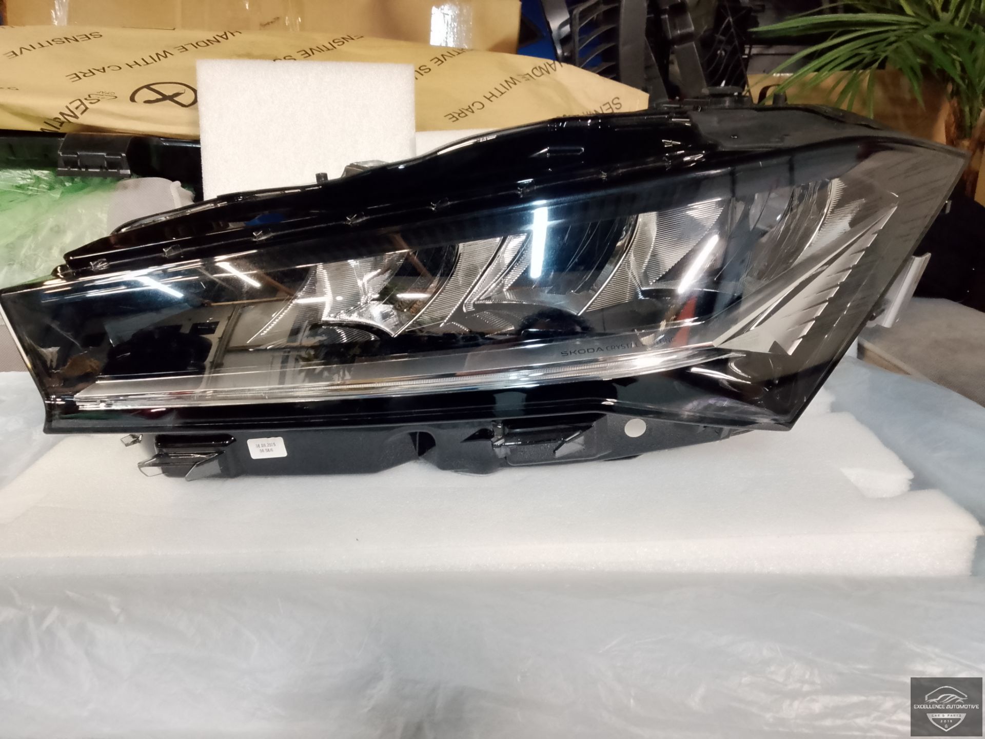 Skoda SuperB 4 3P 2024+ Vol LED Koplamp Links 3P941015