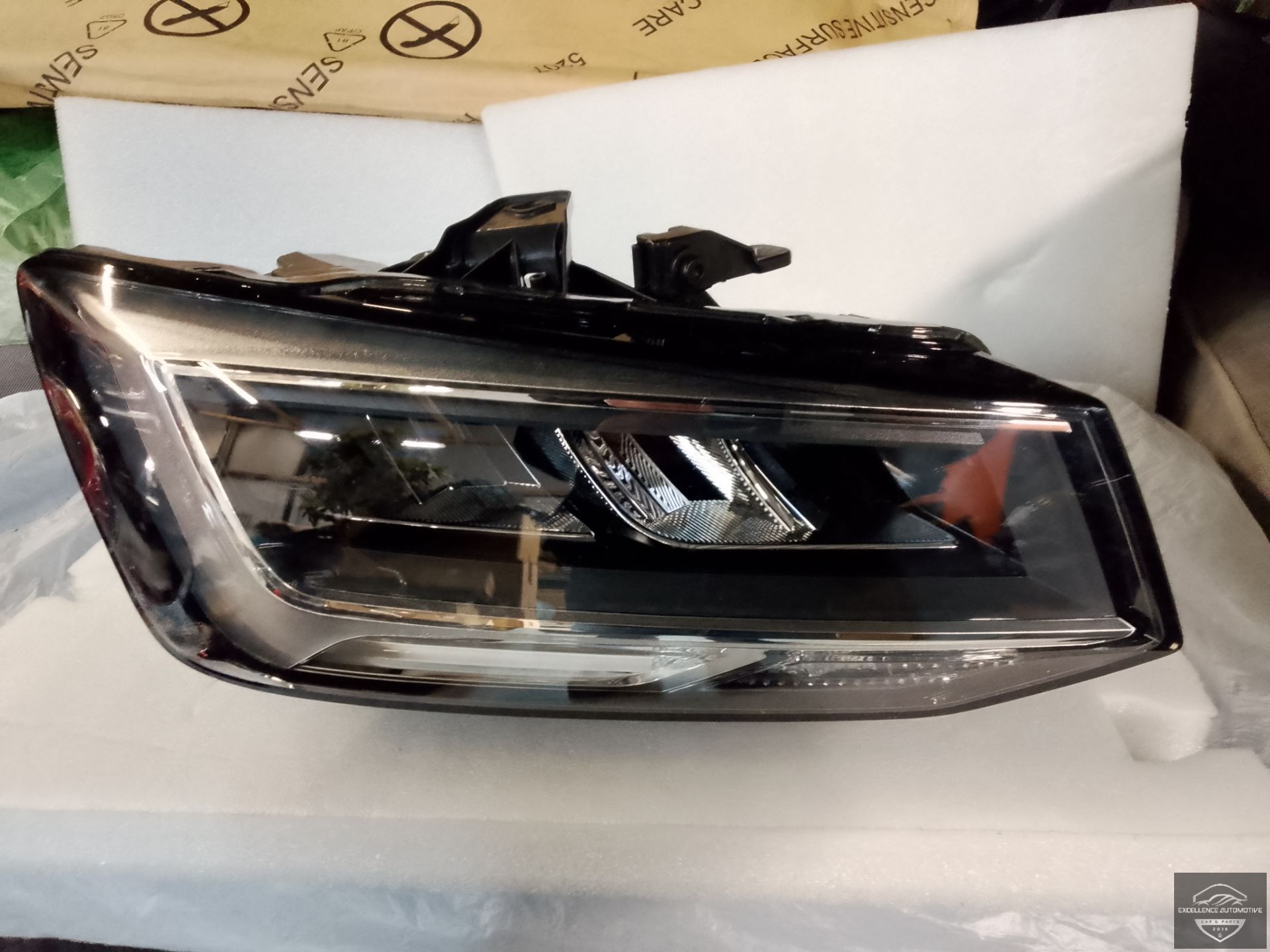 Audi Q2 81A Facelift 2020+ Vol LED Koplamp Rechts 81A941012C