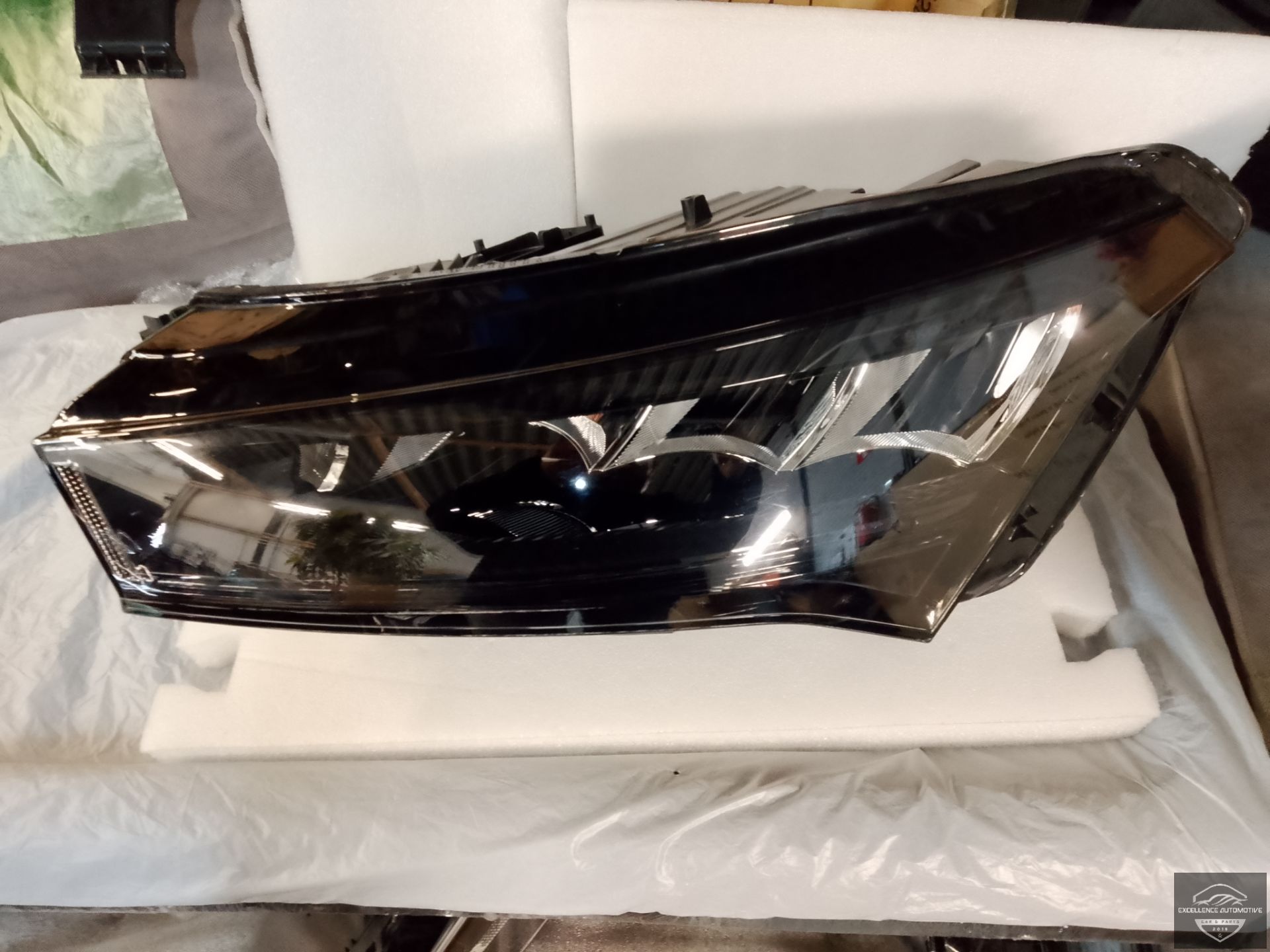 Skoda Enyaq 2020+ Voll-LED-Scheinwerfer links 5LB941015