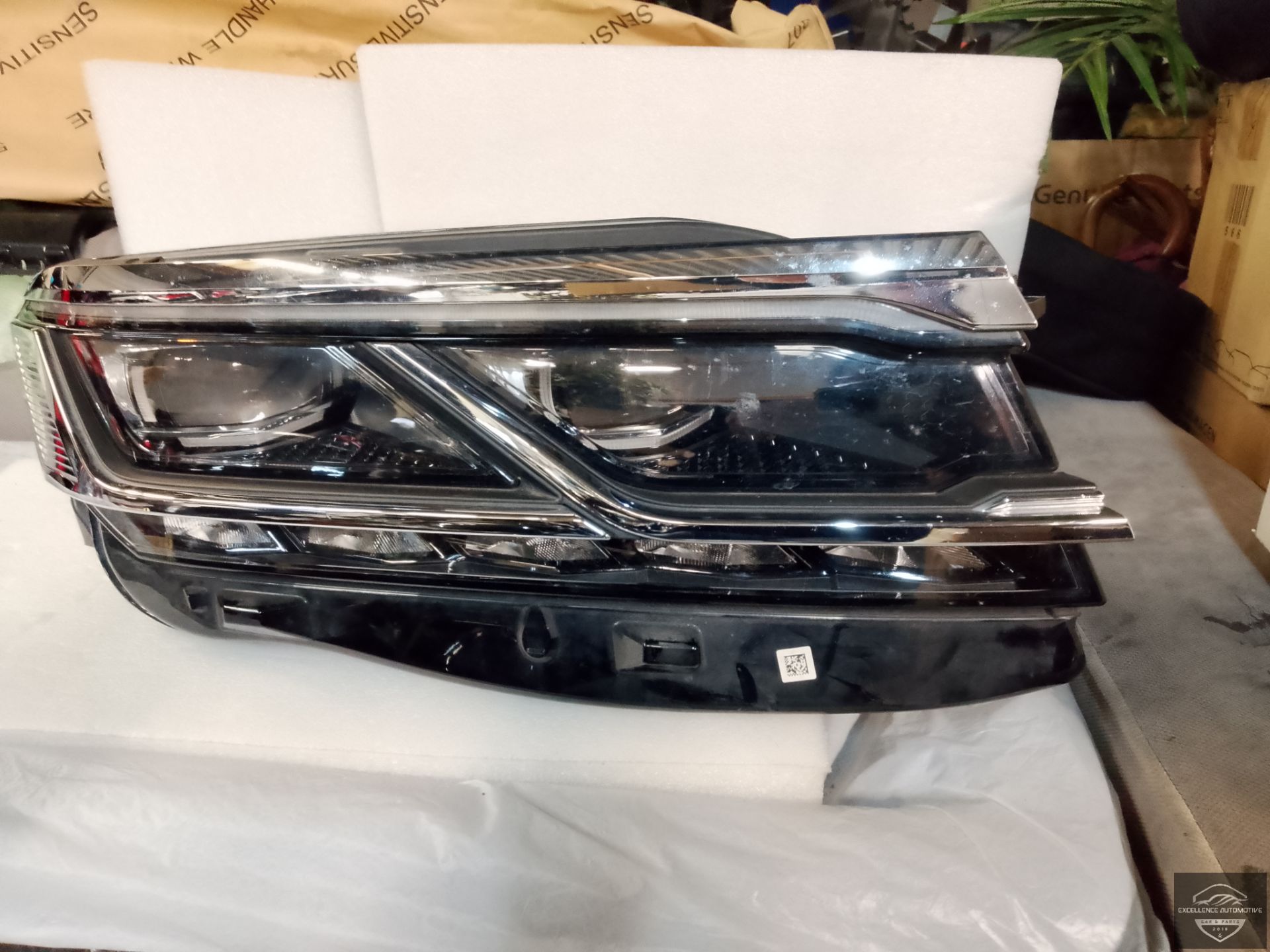 VW Touareg 760 CR7 18-23 Vol LED Koplamp Rechts 761941082