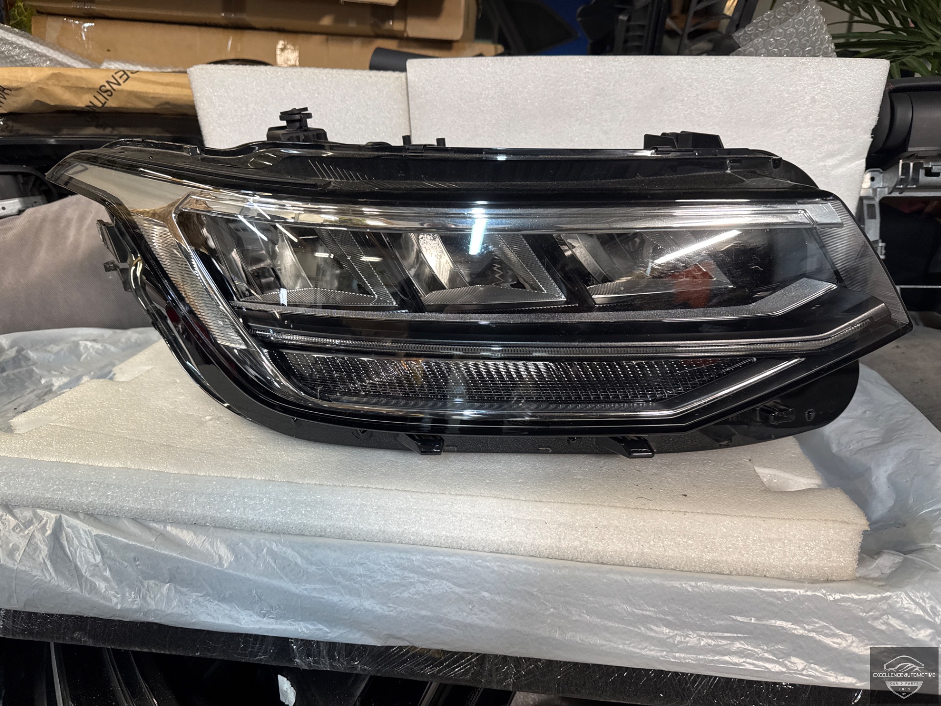 VW Tiguan 5NA Facelift Voll-LED-Scheinwerfer rechts 5NB941036G