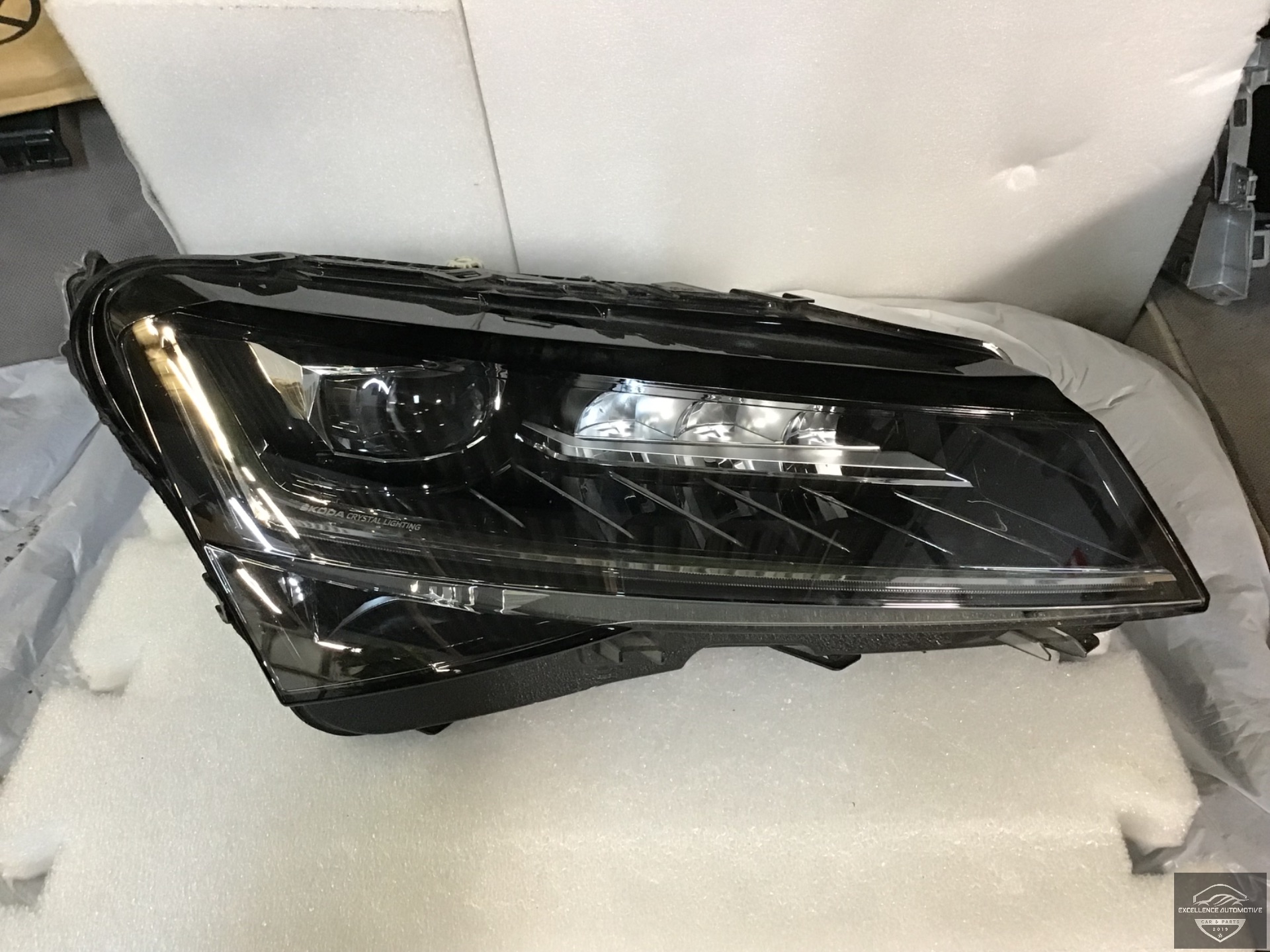 Skoda Superb 3V Facelift 19-24 LED Koplamp Rechts 3V1941016D