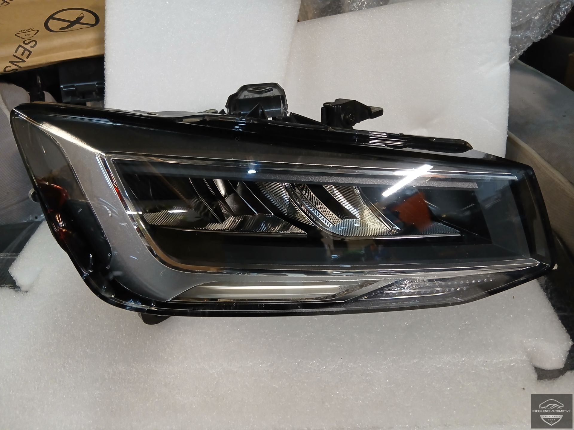 Audi Q2 81A Facelift 2020+ Vol LED Koplamp Rechts 81A941012C
