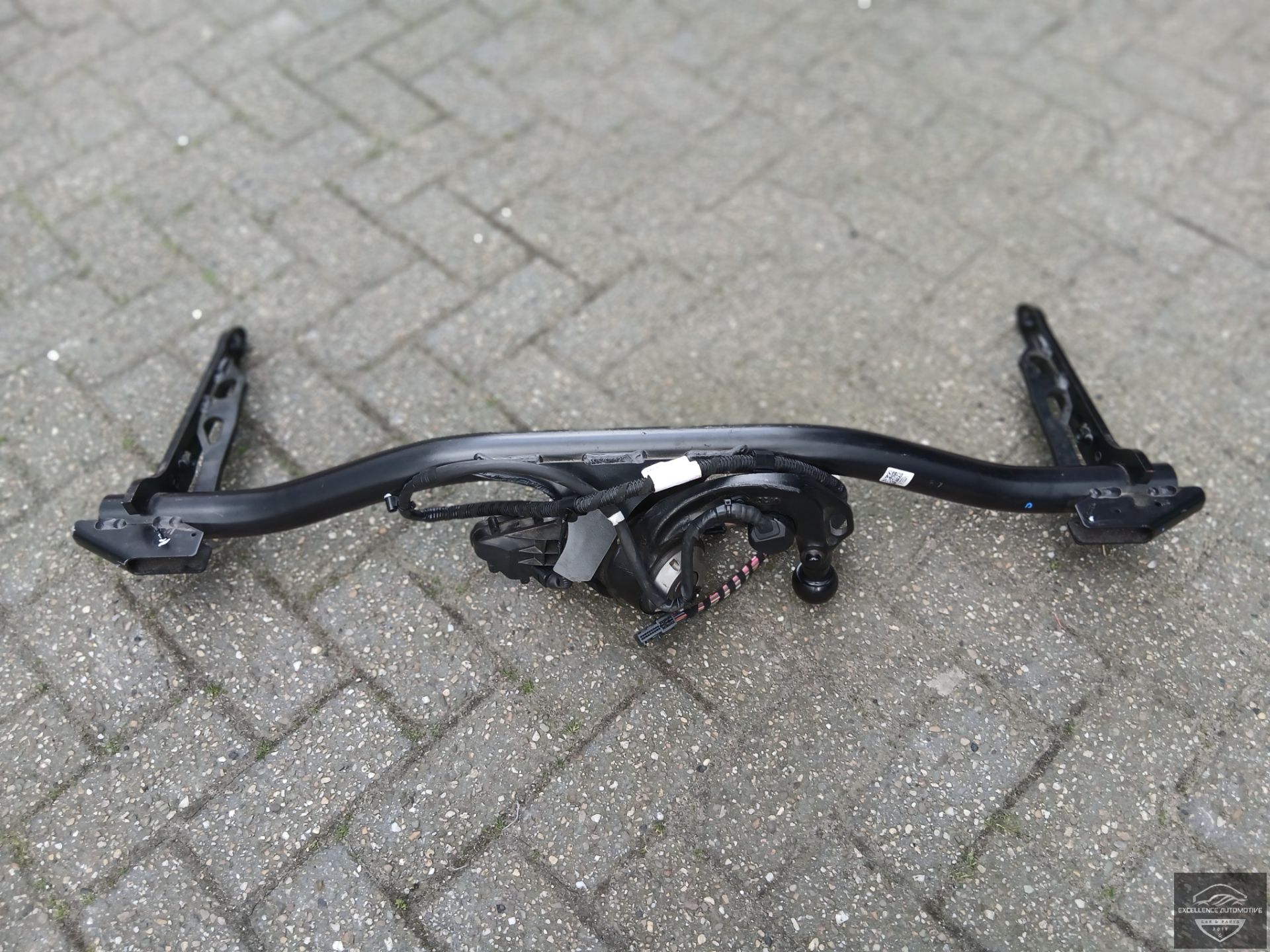 Barre de remorquage électrique VW Golf 8 5H 2020+ 5H0803881F Originale !