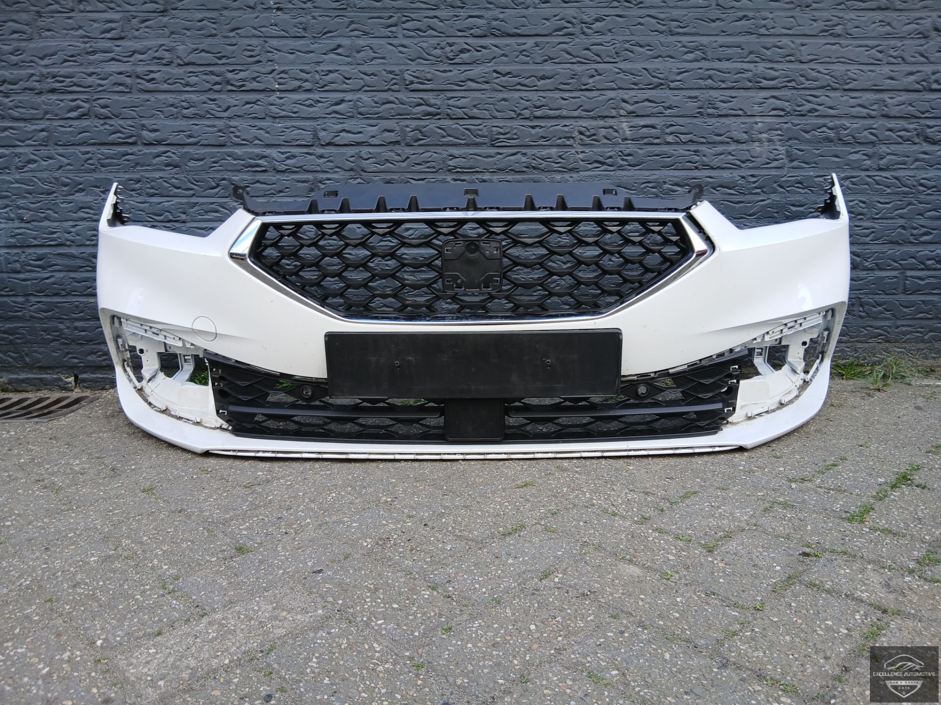Seat Leon 5FA 2020-2024 Frontstoßstange 4xPDC Original!