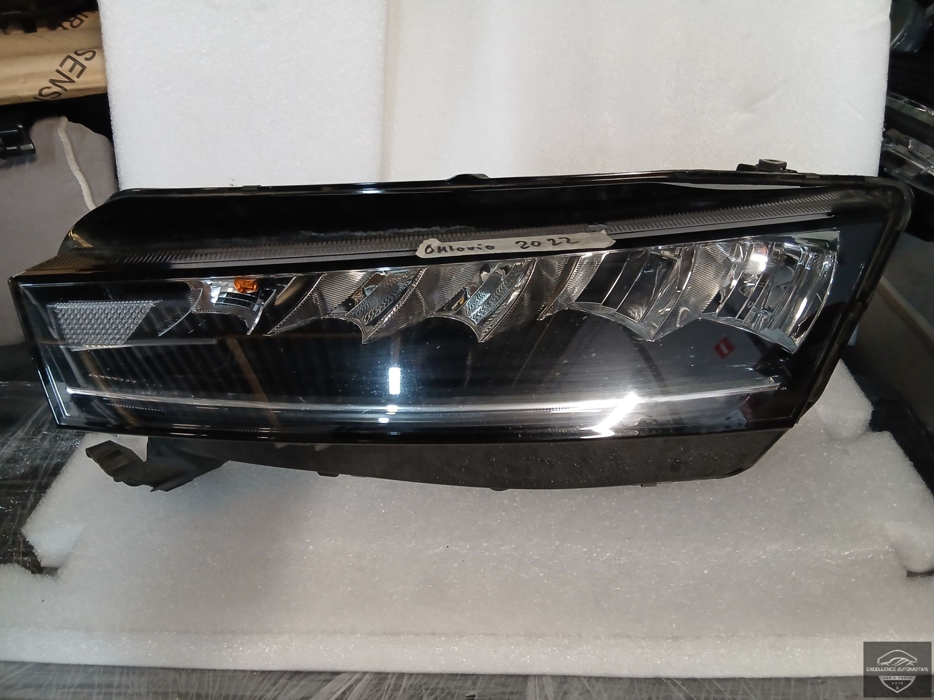 Skoda Octavia 4 2020-2024 LED-Scheinwerfer vorne links 5E41941015
