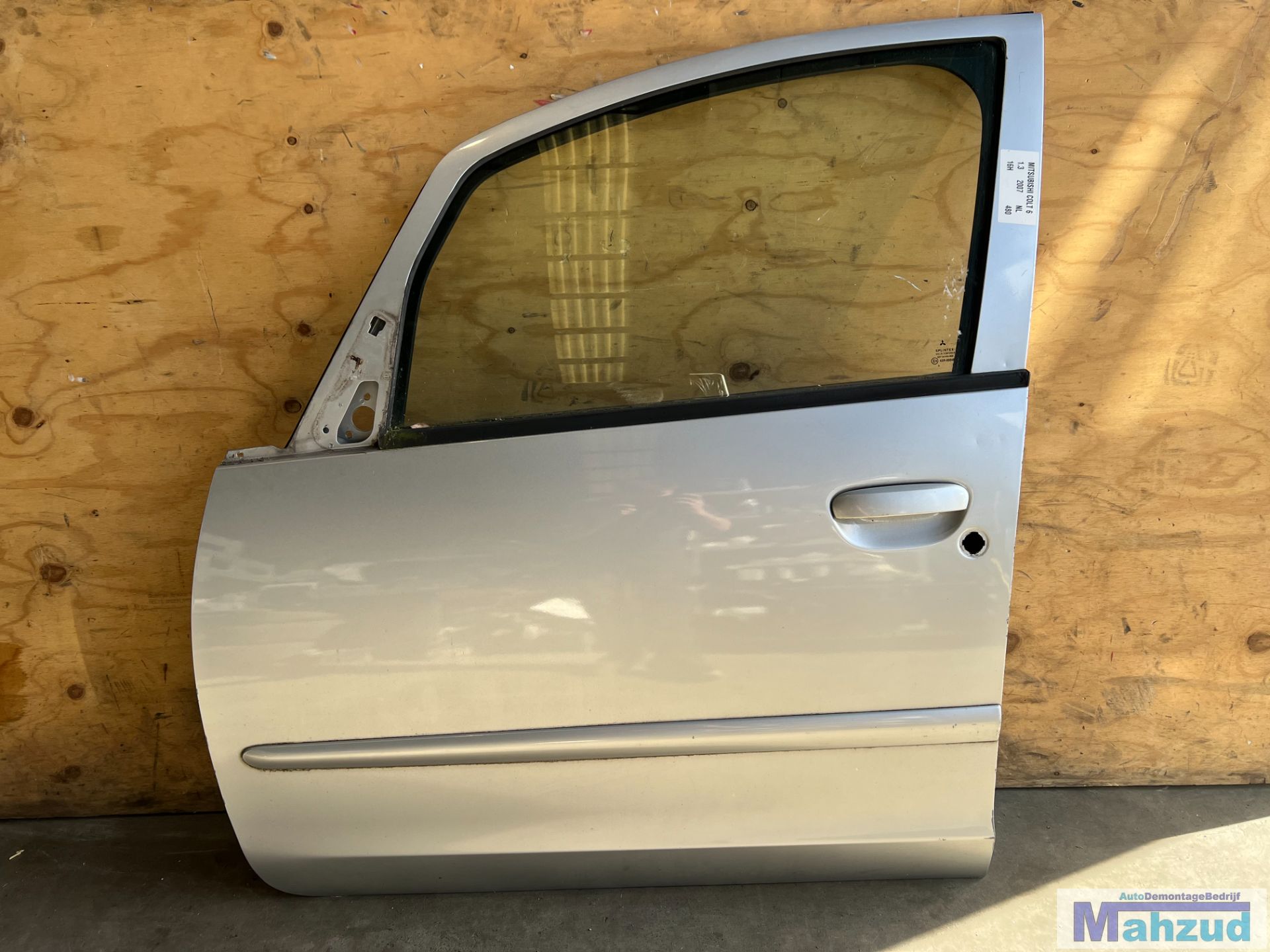 Mitsubishi colt 6 grijs 16H links voor deur 2004-2014