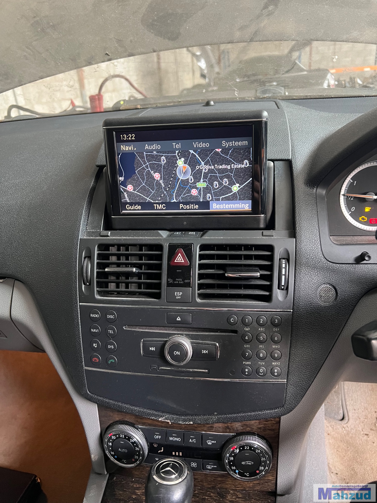 Mercedes C klasse w204 inklapbare groot scherm navigatie radio