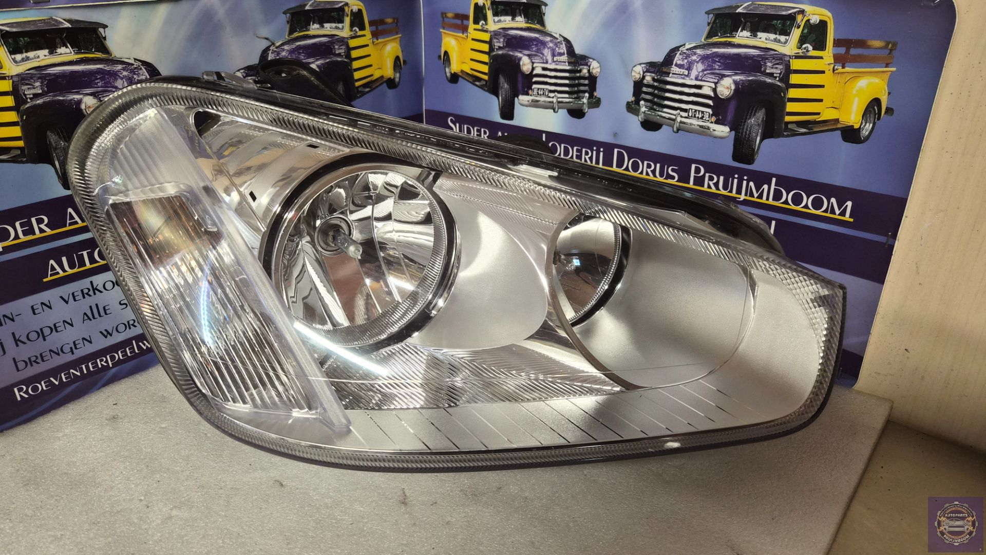 Ford C-Max bj2009 Koplamp rechts