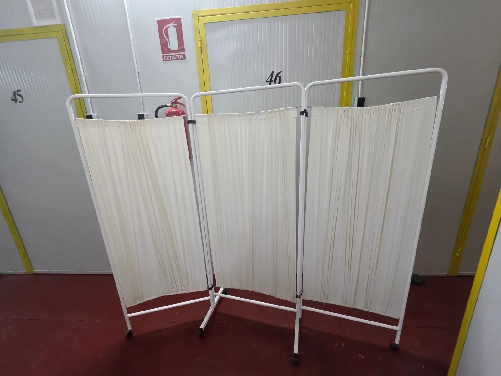 Biombo Médico profesional de 200cm 3 cuerpos y ruedas. Excelente estado. - Imagen 1