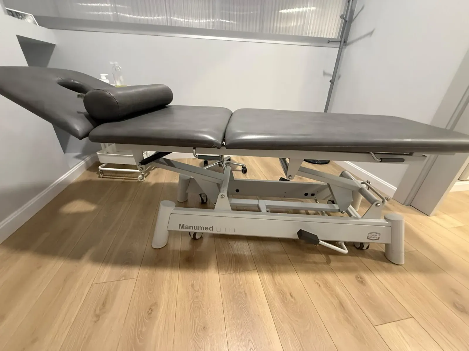 Enraf-Nonius Manumed - camilla profesional regulable para Fisioterapia - Imagen 1