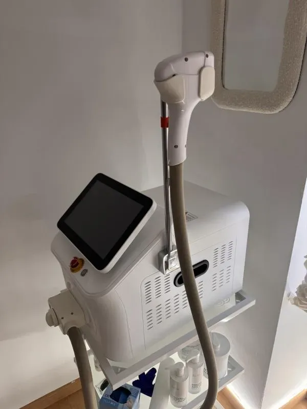 Láser diodo triple onda 755/808/1064 nm para estética - Imagen 1