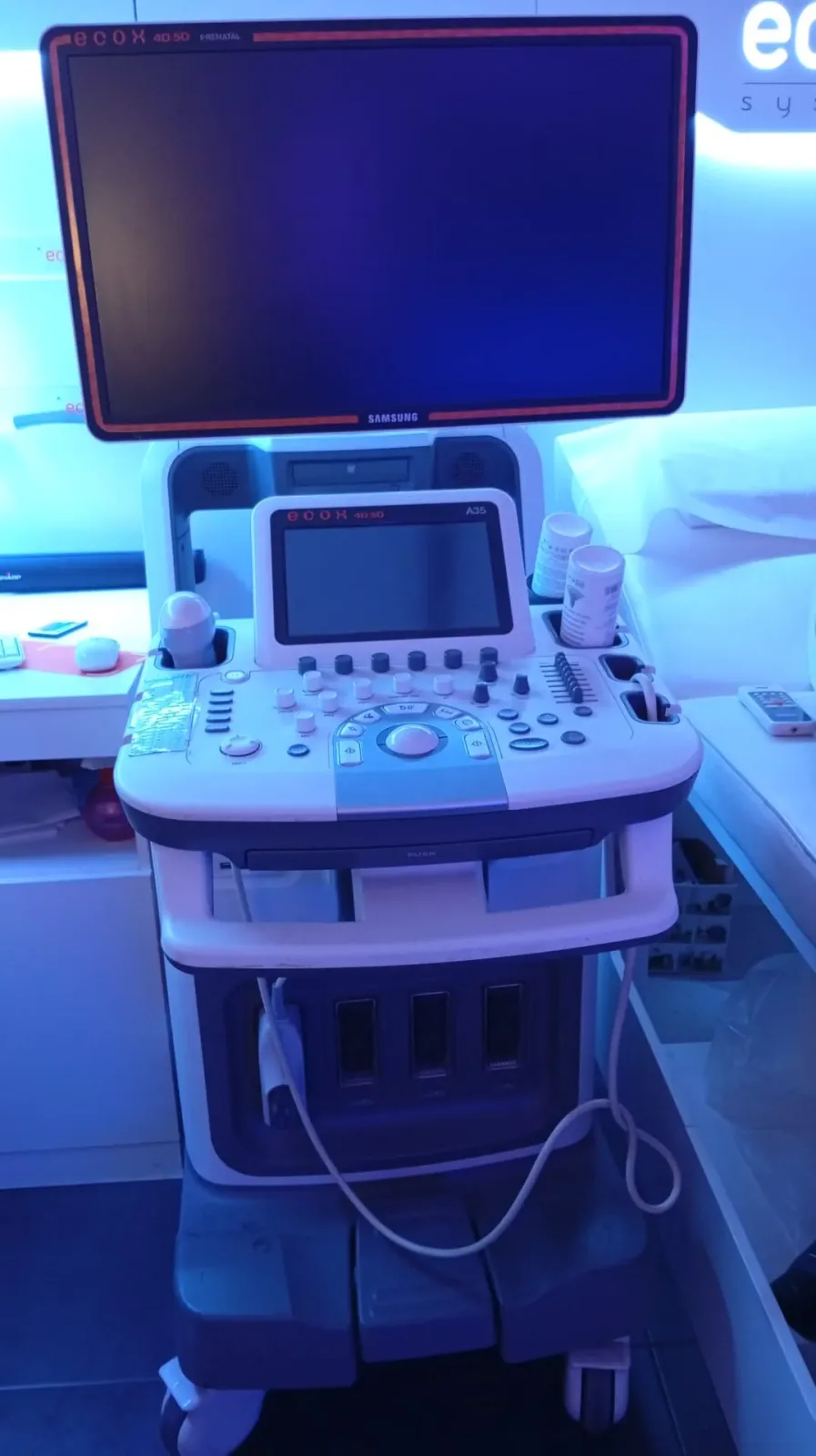 Ecógrafo Samsung Medison Accuvix A35 + sonda V4-8 3D/4D/5D - Imagen 1