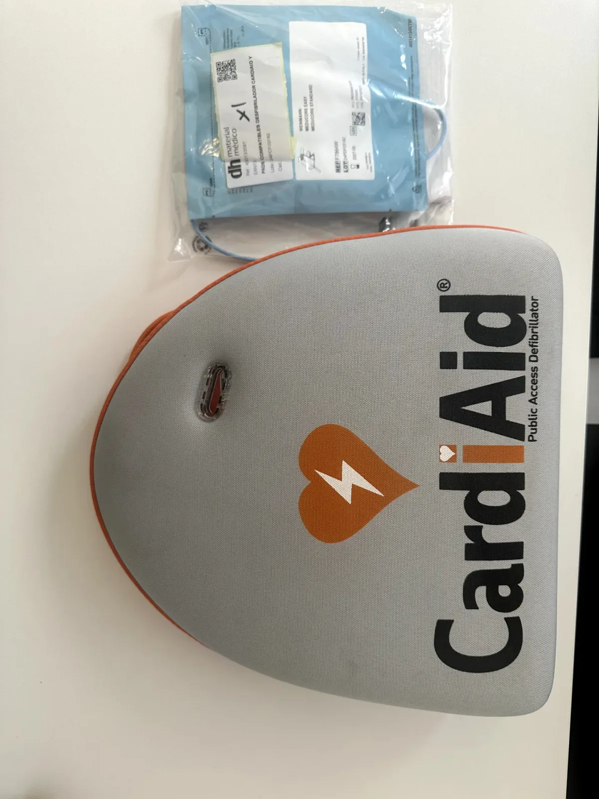 DESFIBRILADOR CARDIAID CT0207RS Semiautomático - Imagen 1