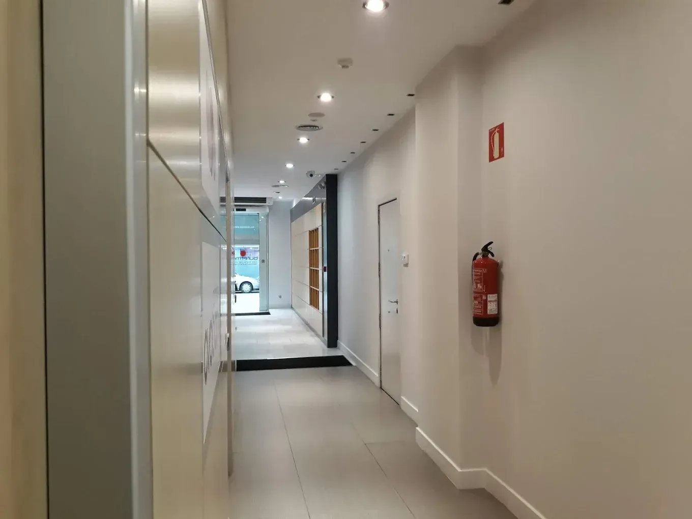 Alquiler de despachos y consultas sanitarias equipadas por horas en el Eixample - Imagen 4