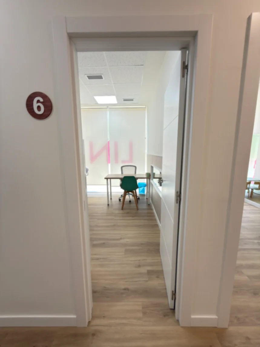 Consulta equipada y clínica totalmente reformada - Imagen 3