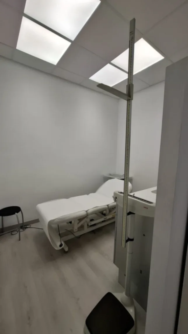 Gabinete en Centro Médico instalaciones modernas - Imagen 2