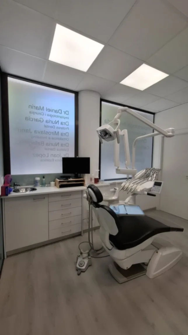 Gabinete en Clínica Dental perfecto estado - Imagen 3