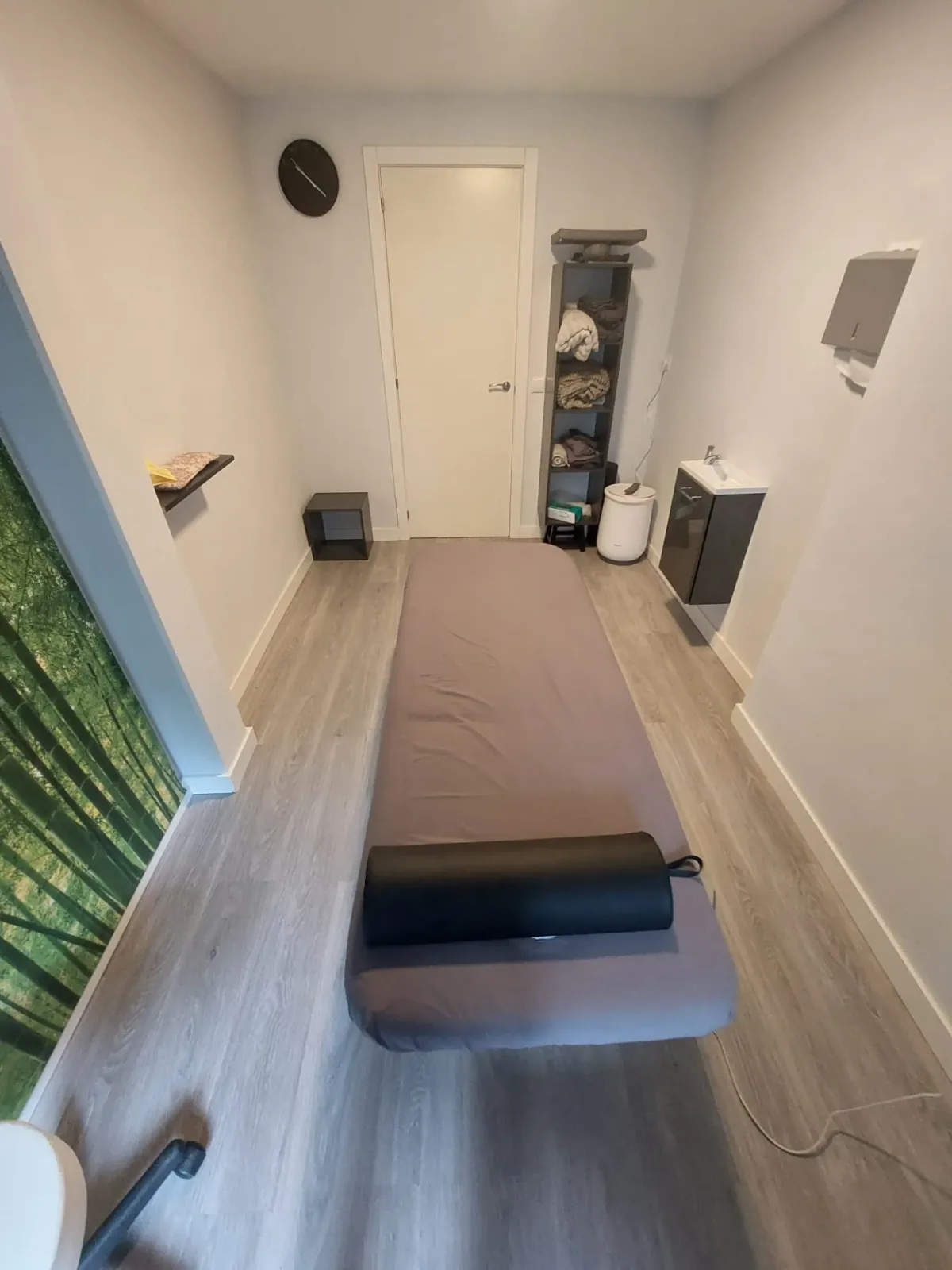 Sala para Fisioterapia o profesional sanitario dentro de una consulta dental - Imagen 2