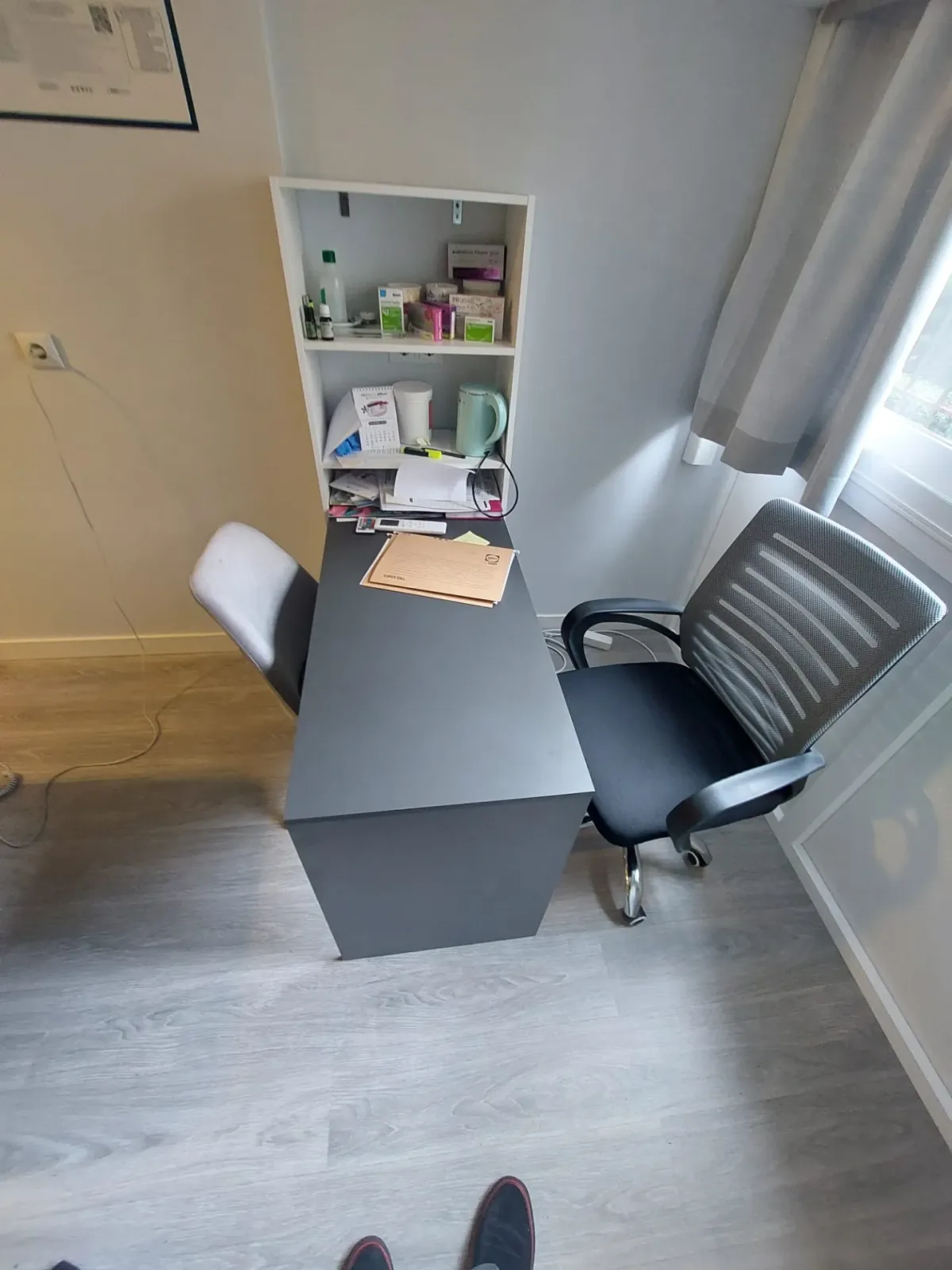 Sala para Fisioterapia o profesional sanitario dentro de una consulta dental - Imagen 3