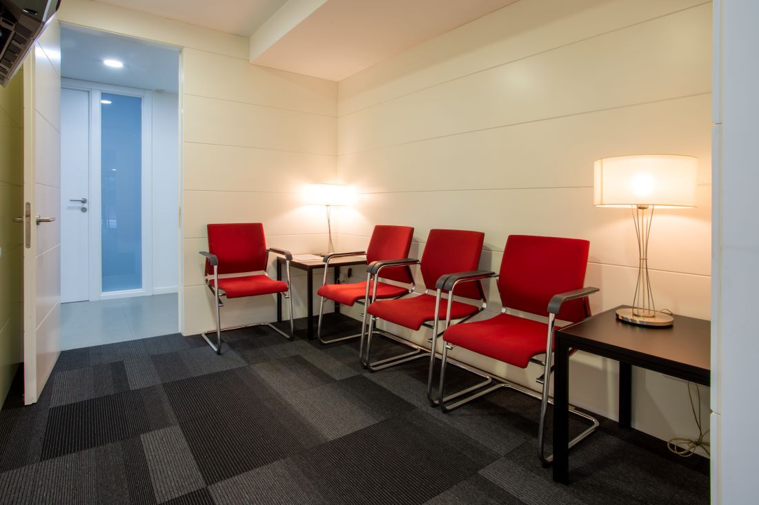 Centro médico en Passeig Bonanova alquila despacho - Imagen 3