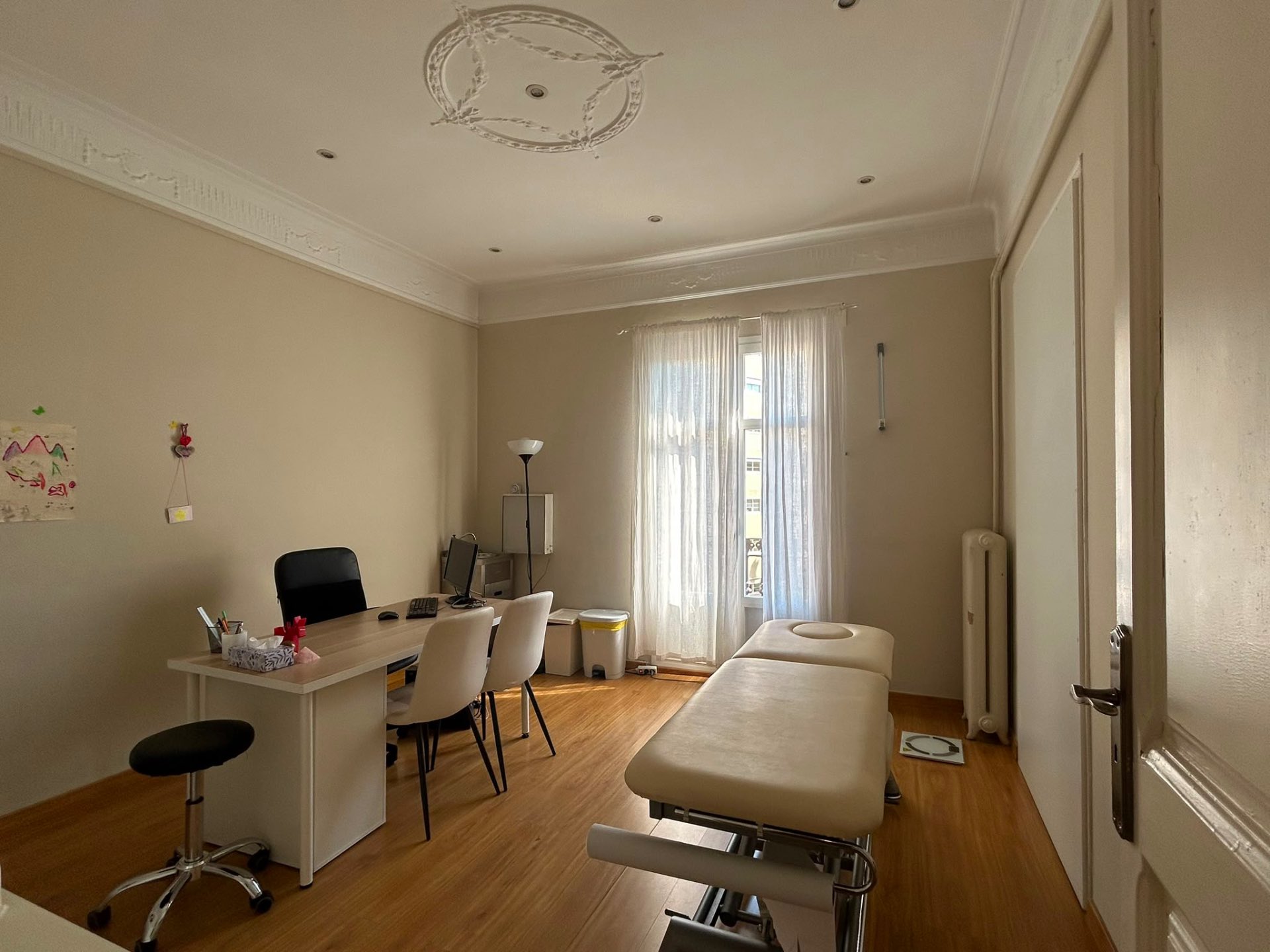 Consulta luminosa y espaciosa en el corazón de Eixample | Rental | MEETMEDIX