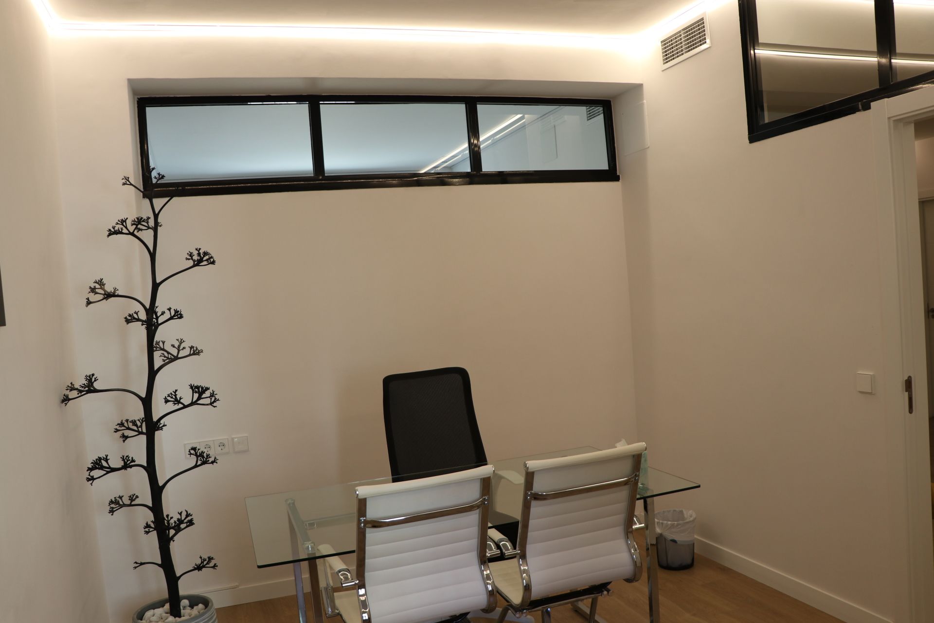 Alquiler de consultas y salas para profesionales sanitarios zona Chamberi - Imagen 2