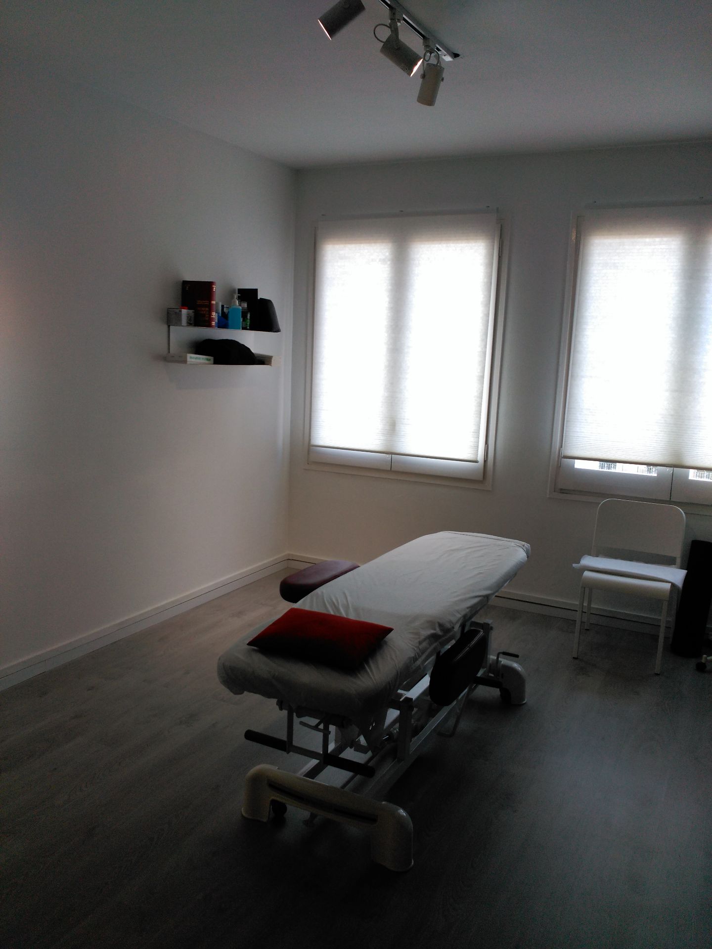 consulta moderna en zona immejorable para profesionales - Imagen 2