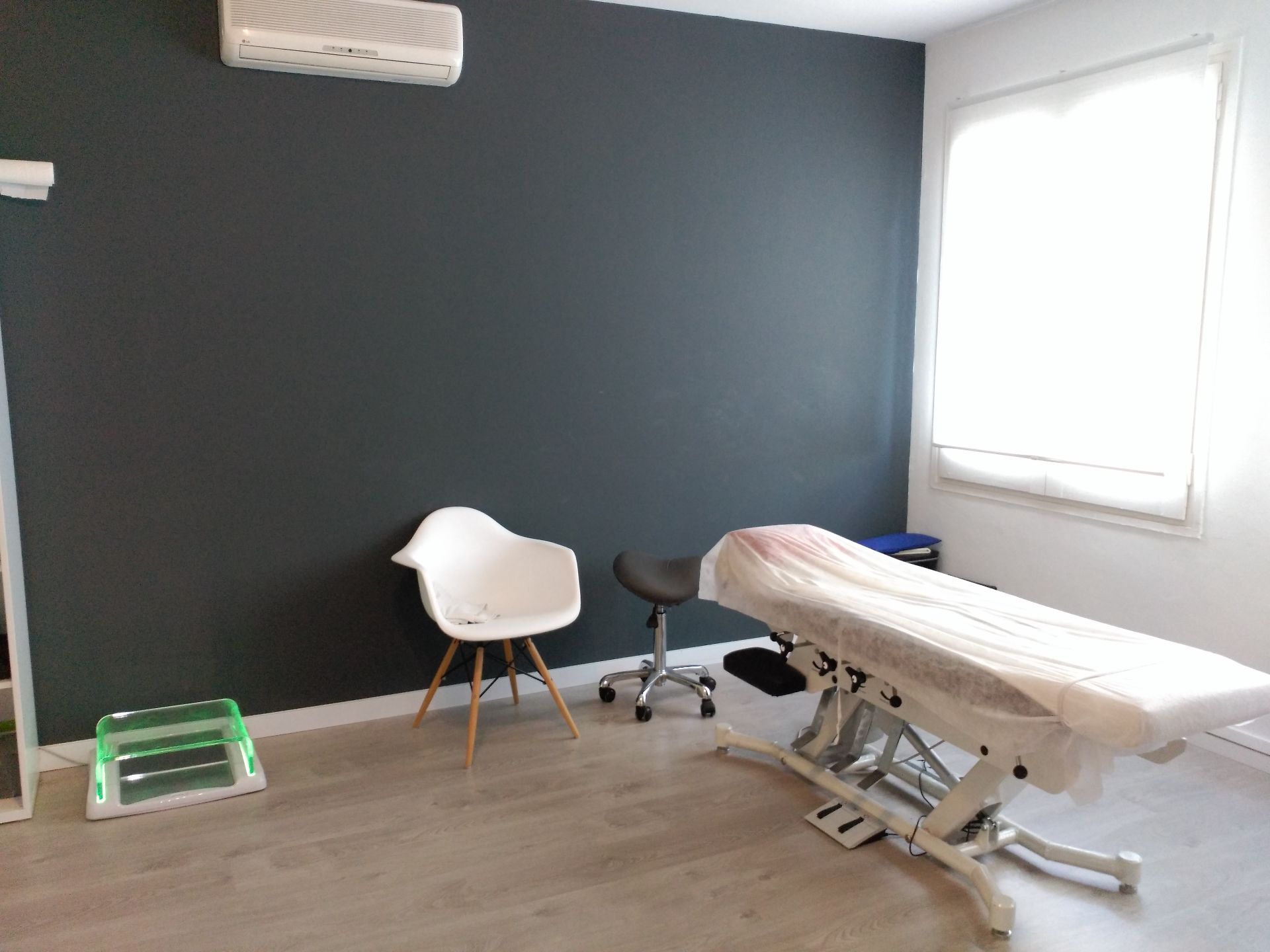 consulta moderna en zona immejorable para profesionales - Imagen 4