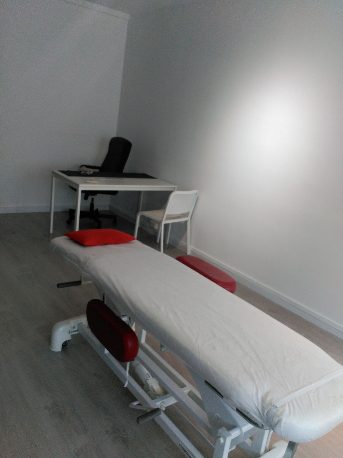 consulta moderna en zona immejorable para profesionales - Imagen 5