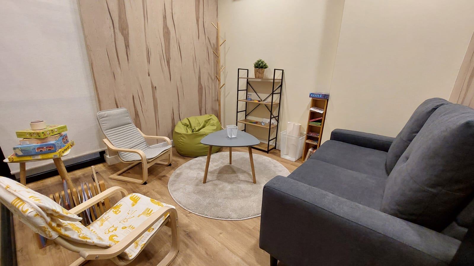 Consulta para Psicólogos, neurólogos y psiquiatras moderna y equipada - Imagen 2