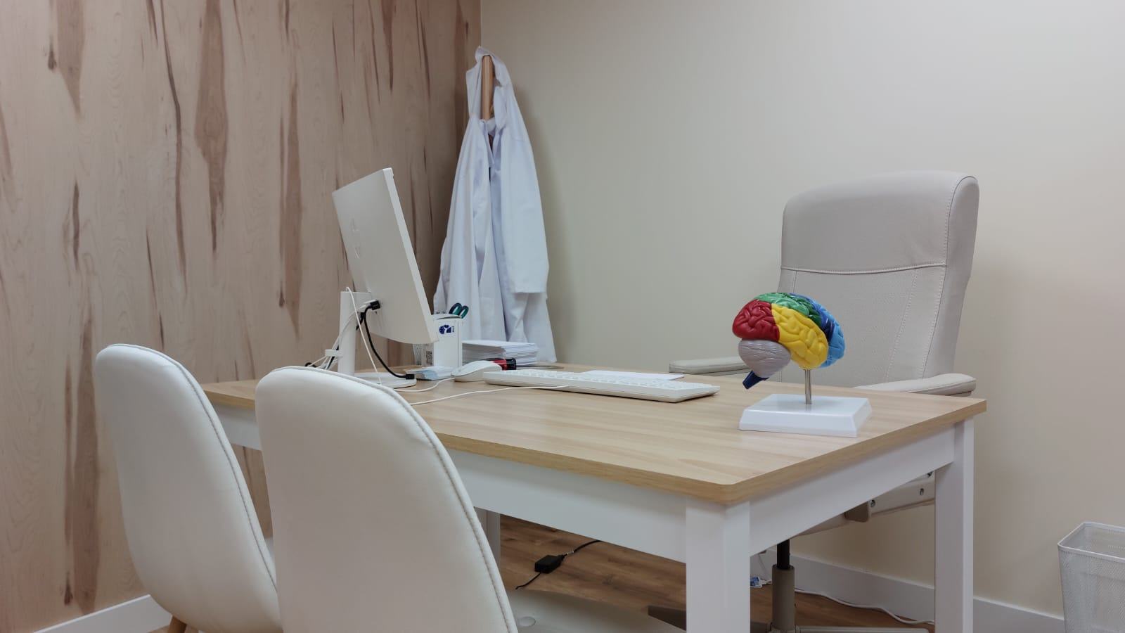 Consulta para Psicólogos, neurólogos y psiquiatras moderna y equipada - Imagen 8