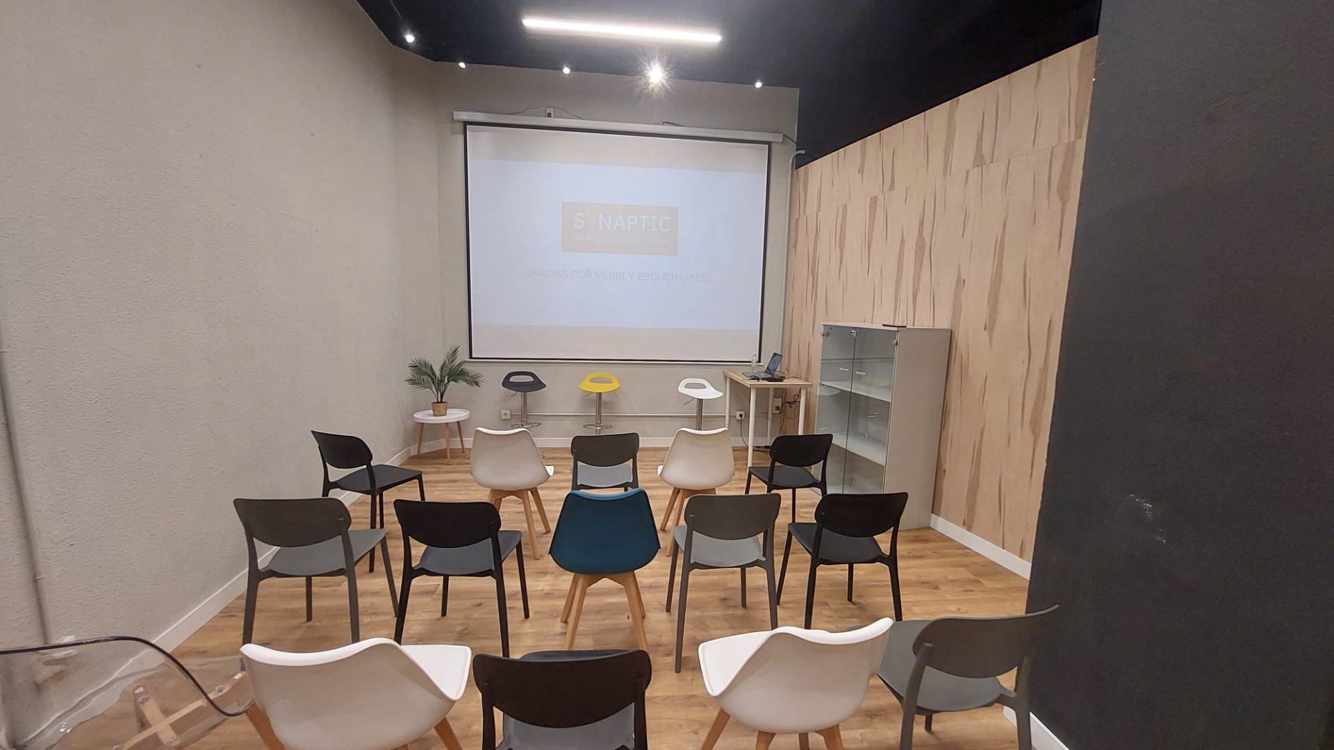 Consulta para Psicólogos, neurólogos y psiquiatras moderna y equipada - Imagen 7