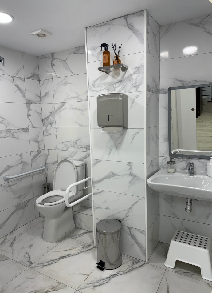 Despacho tranquilo en Gràcia con baño privado y sala de espera - Imagen 8