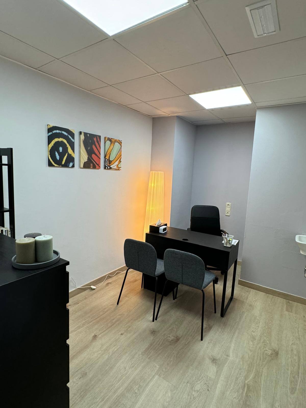 Despacho tranquilo en Gràcia con baño privado y sala de espera - Imagen 4