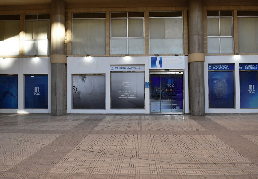 Consulta médica totalmente equipada con recepción y registro sanitario - Imagen 6
