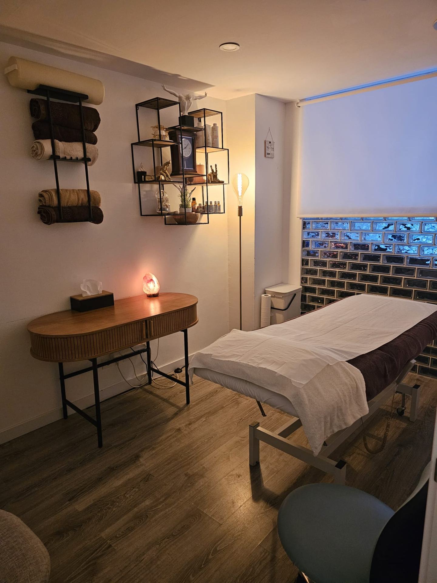 Box sanitario totalmente equipado en Travessera de Gracia | Alquiler | MEETMEDIX
