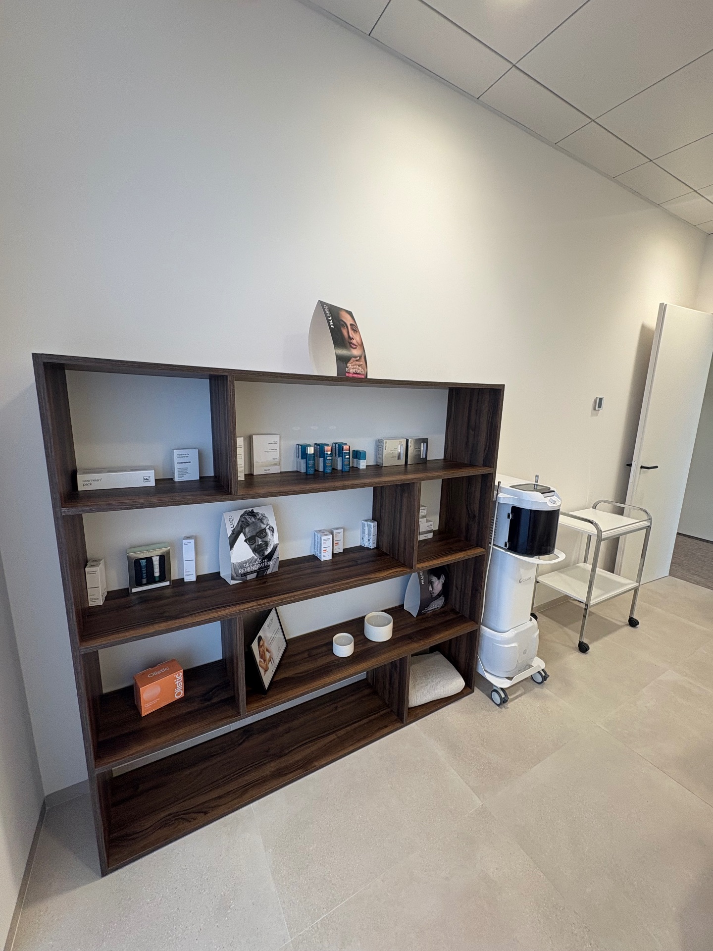 Sala de medicina estética en clínica multidisciplinar  - Imagen 3