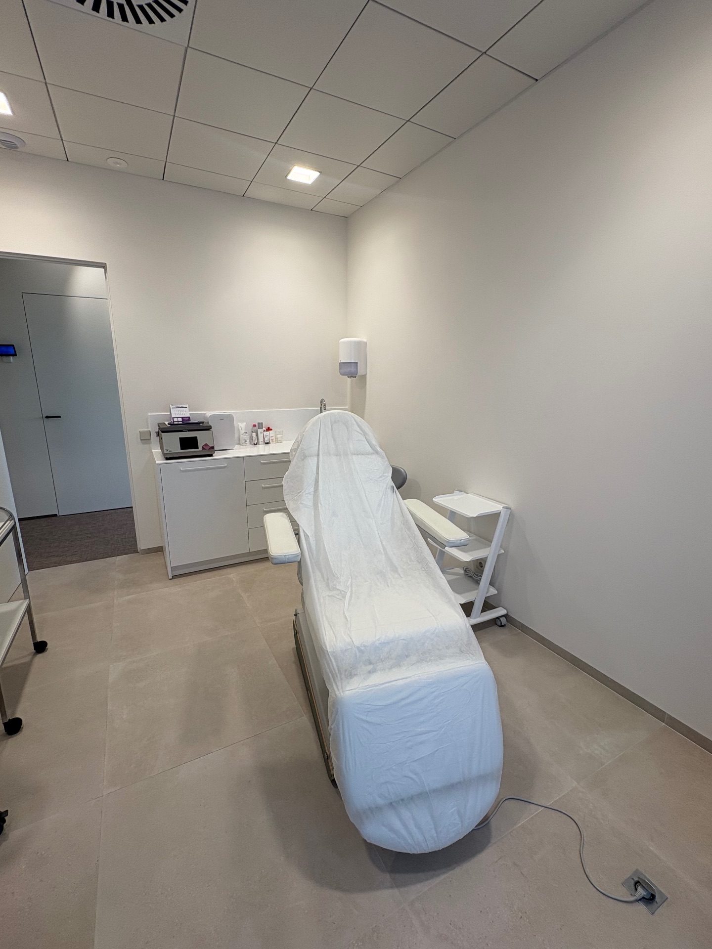 Sala de medicina estética en clínica multidisciplinar  | Alquiler | MeetMedix