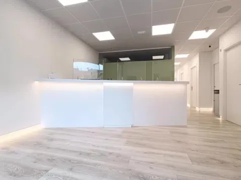Alquiler y venta de local recién reformado como clínica médica - Imagen 2